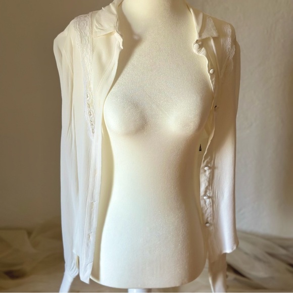 OG Reformation! White Lace Buttoned Blouse, XS - Picture 5 of 15